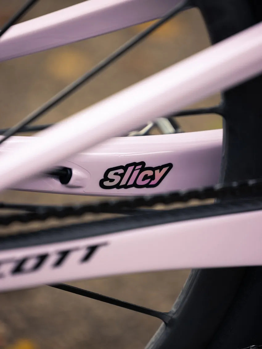 logo slicy sur un vélo