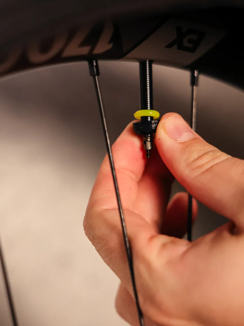 slicy tubeless valve installation